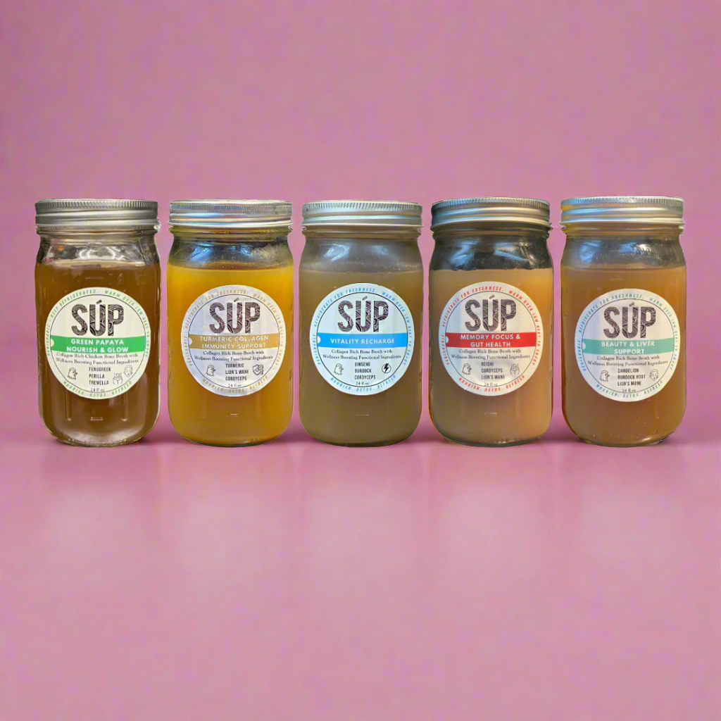 Five jars of Súp Wellness 3-Day Detox Cleanse bone broths on a pink background
